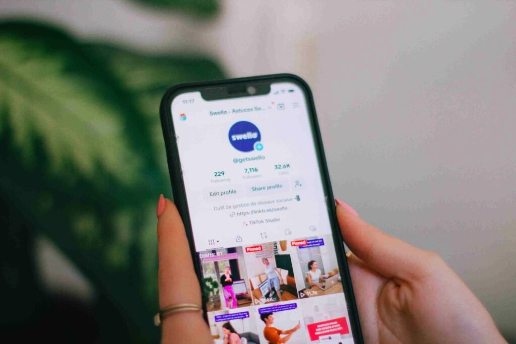 About Social Savvy Influencer